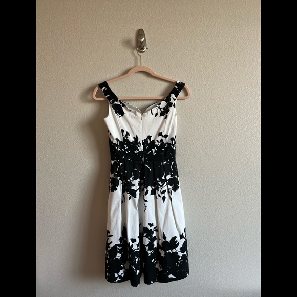 White House Black Market Dress - Picture 2 of 3